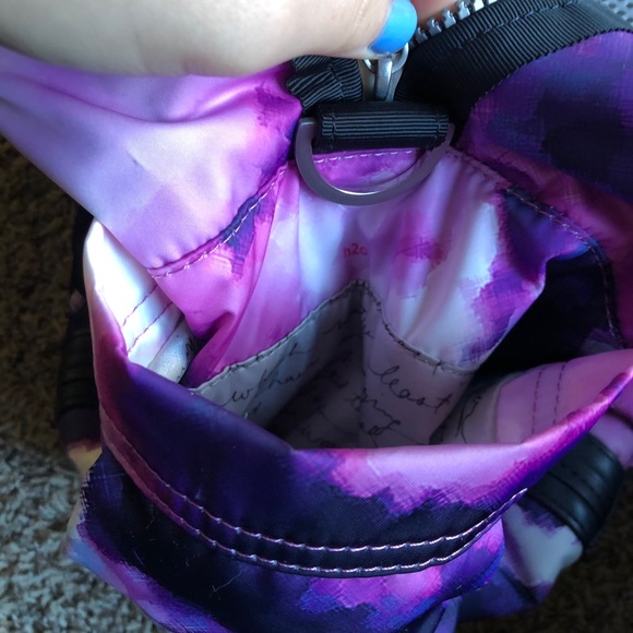 SOLD: LULULEMON DUFFEL BAG - Picture 10 of 10